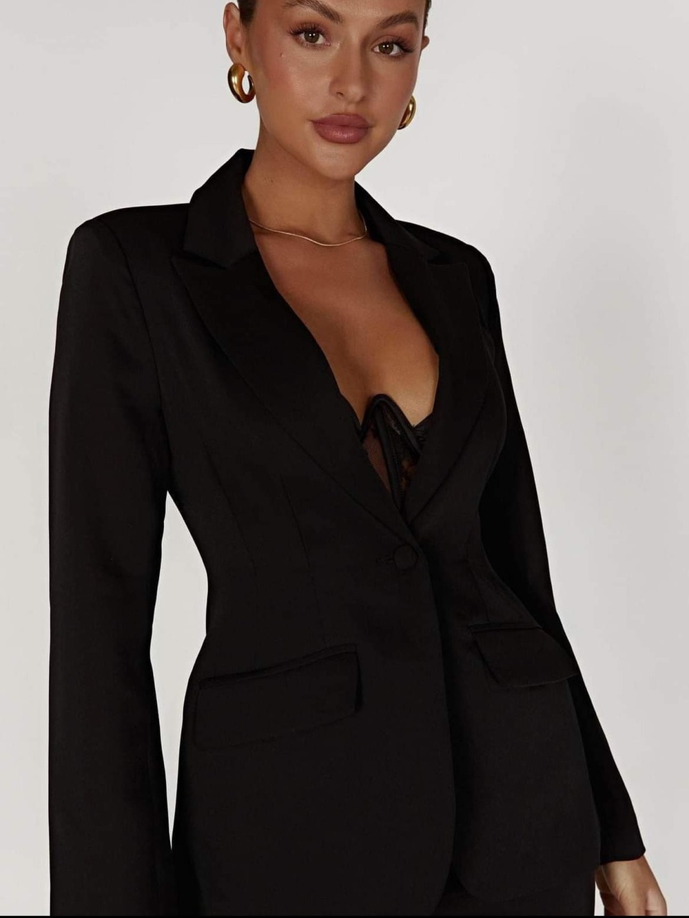 Meshki HELDA FITTED CINCHED WAIST BLAZER IN BLACK